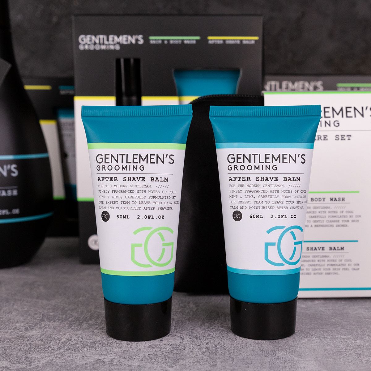 Gentlemen's grooming set in wash bag