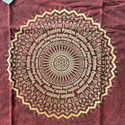 Stone washed mandala T-shirt maroon