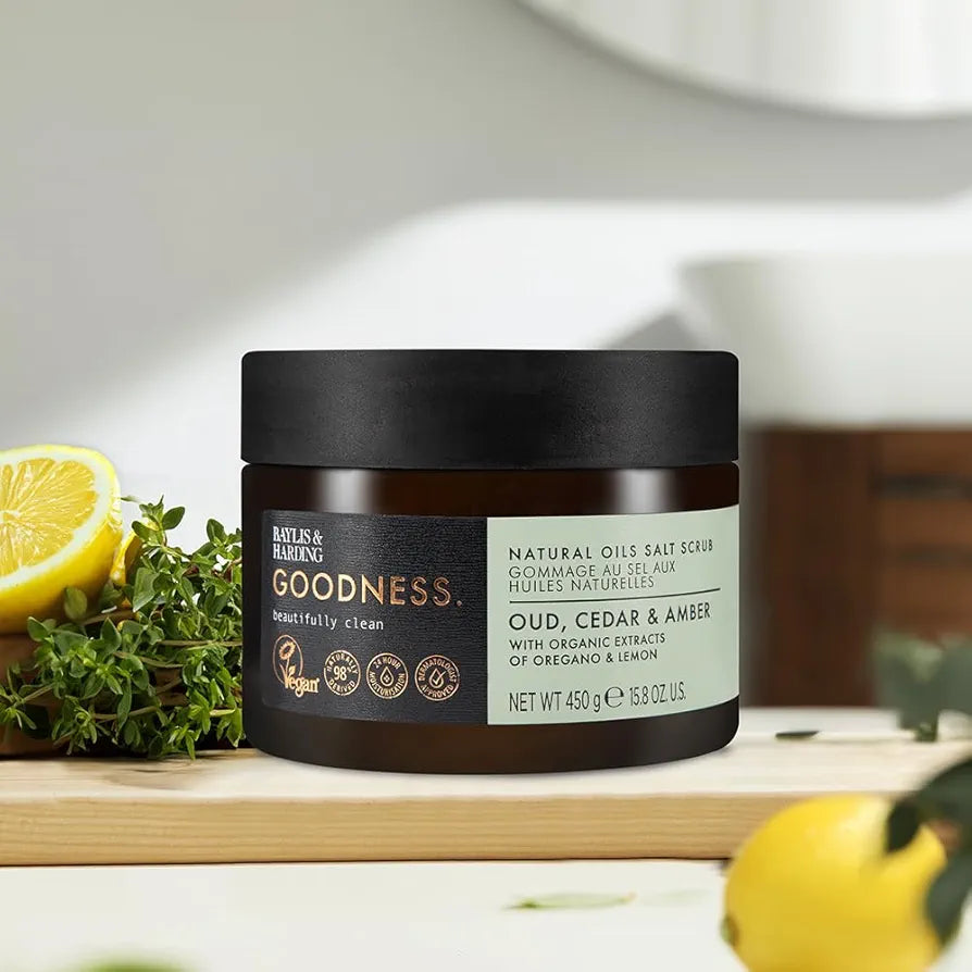 Baylis & Harding Goodness Oud, Cedar & Amber Natural Oils, Salt, Apricot and Olive Stones Scrub
