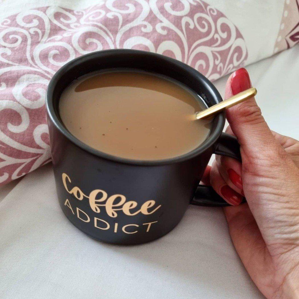 Coffee Addict" mug black