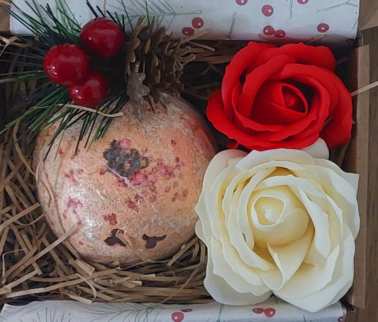 Christmas edition reindeer bath bomb & bath flowers small gift box