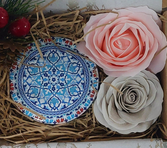 Christmas edition mandala candle in tin and bath flowers