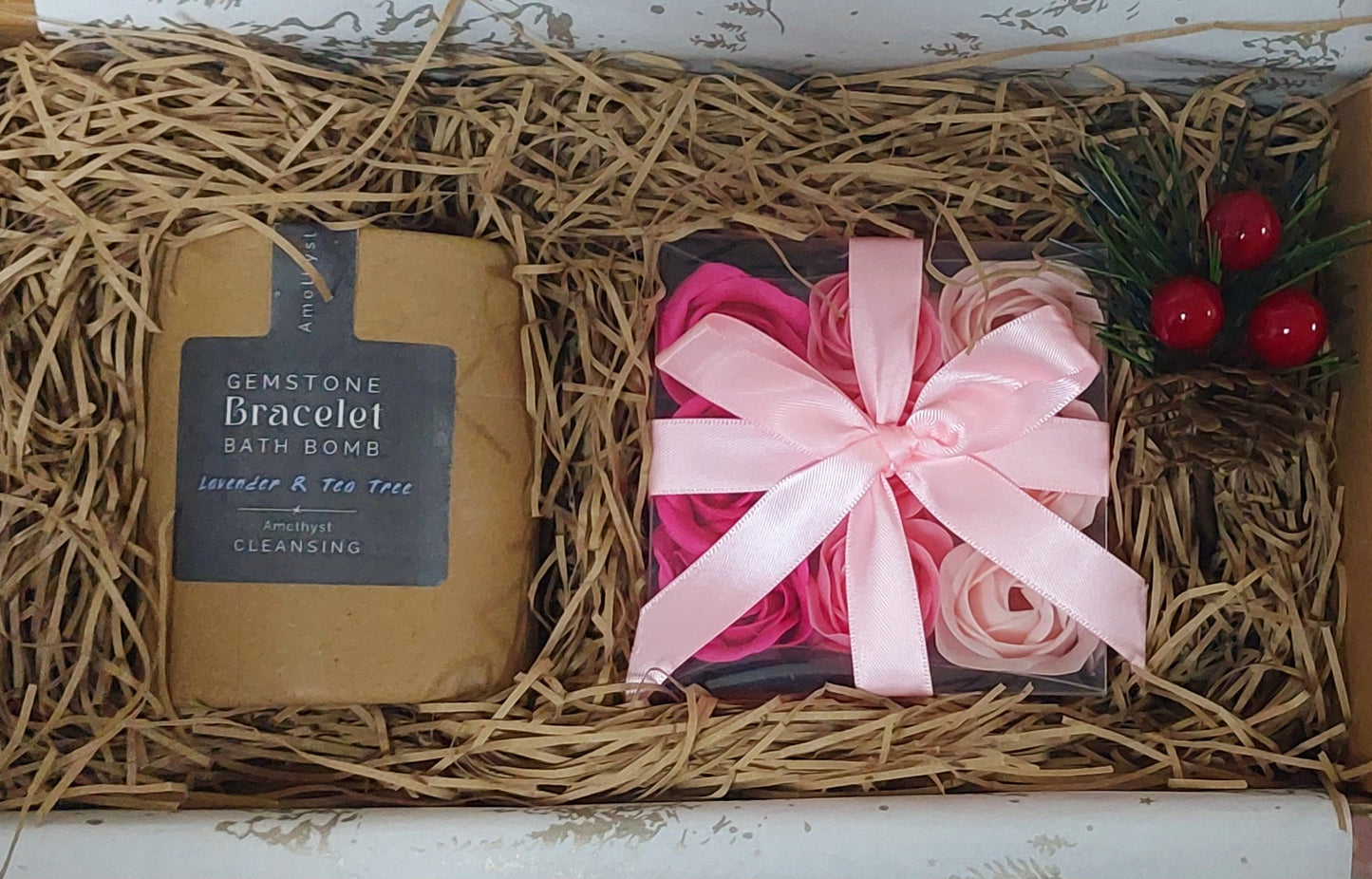 Christmas edition gemstone bathbomb & pink roses gift box