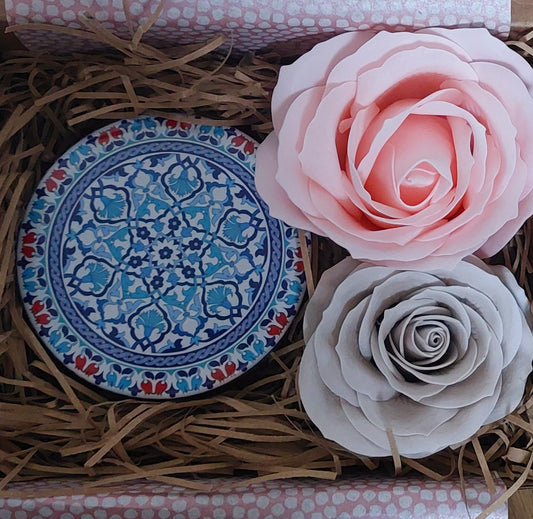 Mandala edition candle in tin with bath flowers