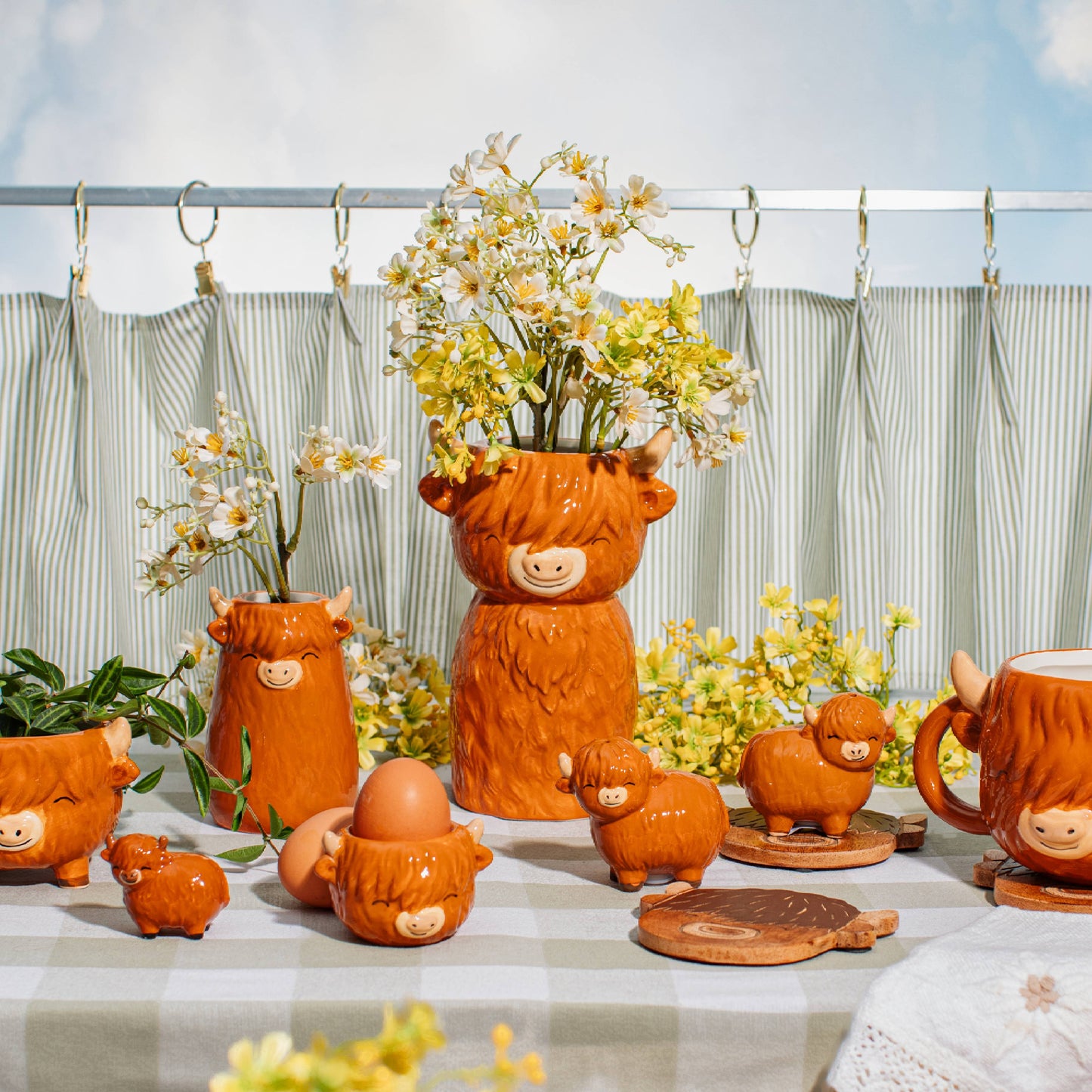 Large Highland Cow Ceramic Vase