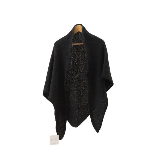 Winter Triangle Blanket Scarf – Black