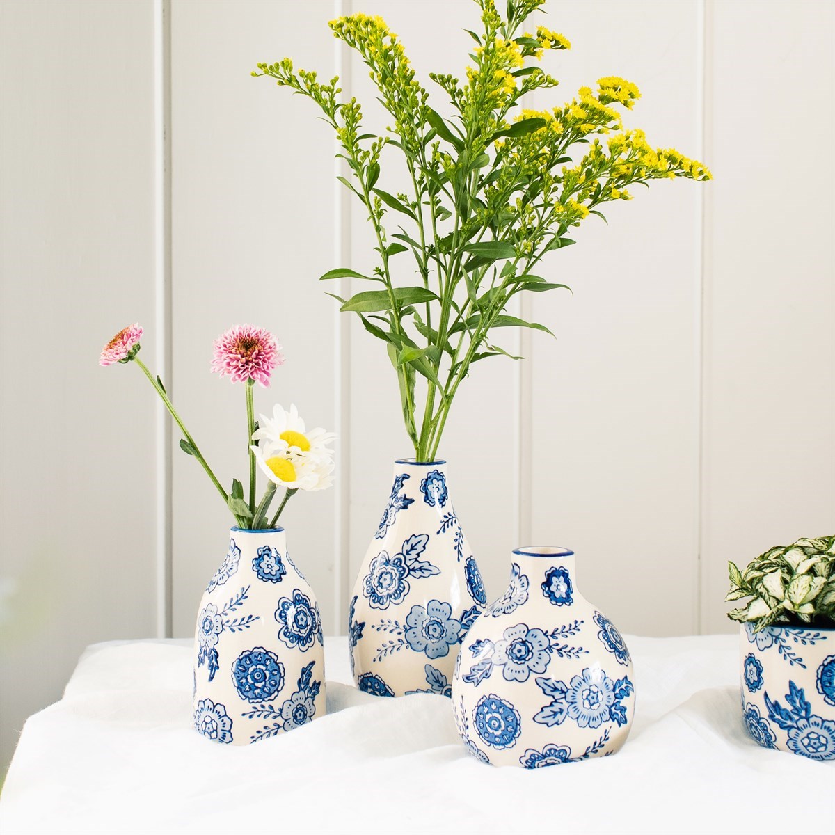 Mini Blue Willow Vase Assorted