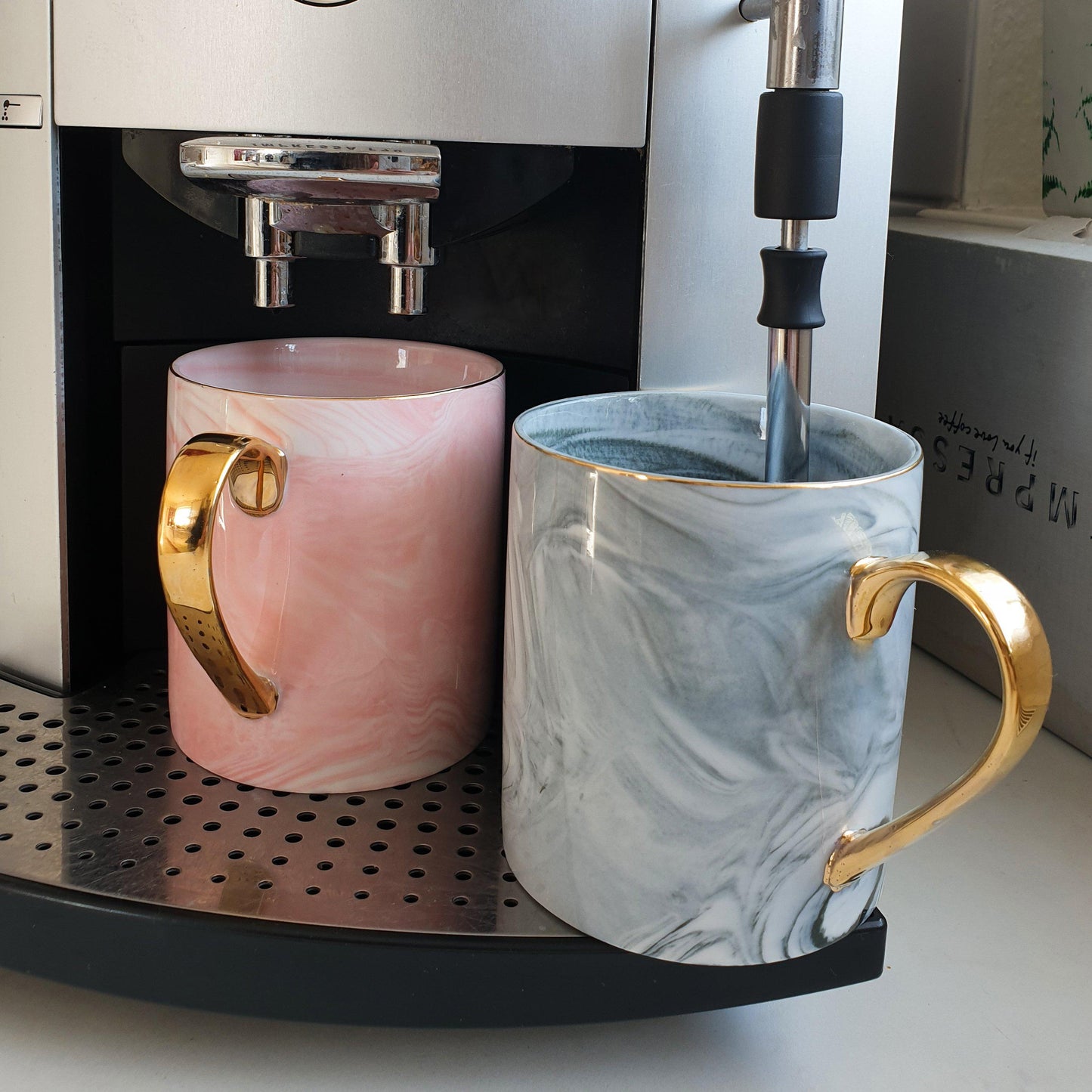 Pink marble mug with golden handle